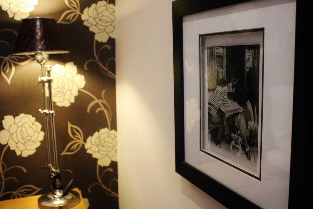 The Townhouse Hotel Арброт Экстерьер фото