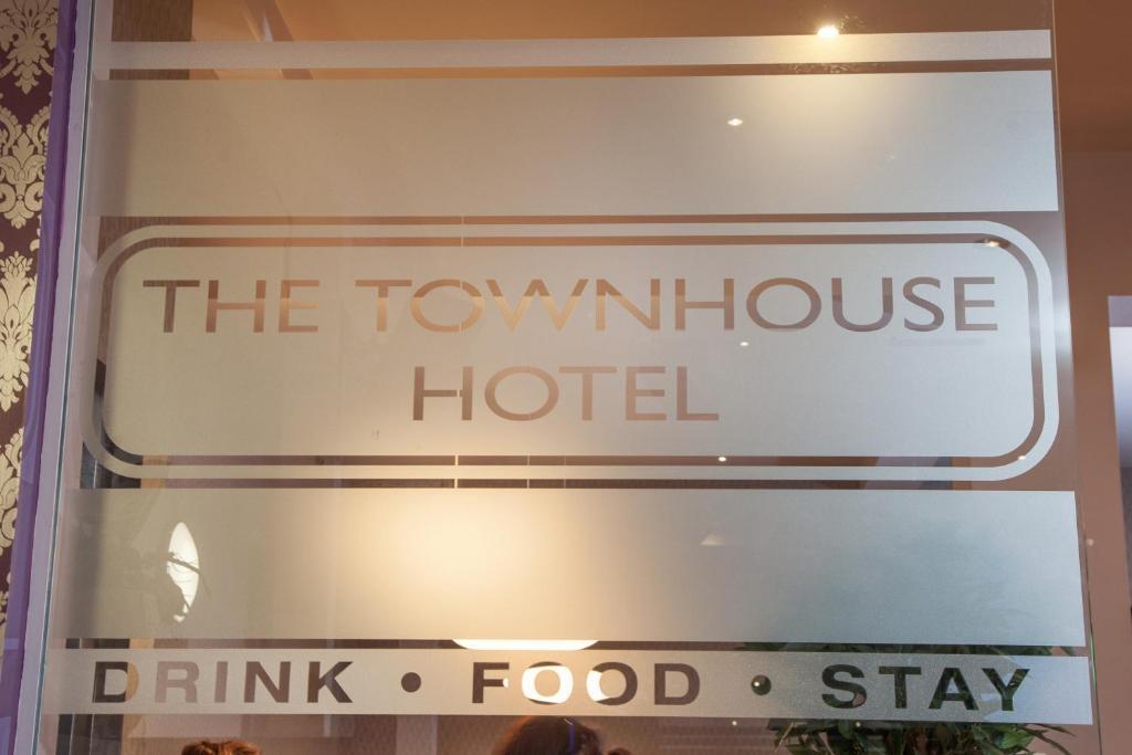 The Townhouse Hotel Арброт Экстерьер фото